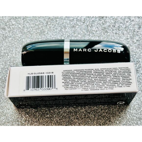 Marc Jacobs Beauty Accomplice Deep 59 Concealer & Touch-Up Stick Red Undertones - Picture 6 of 6